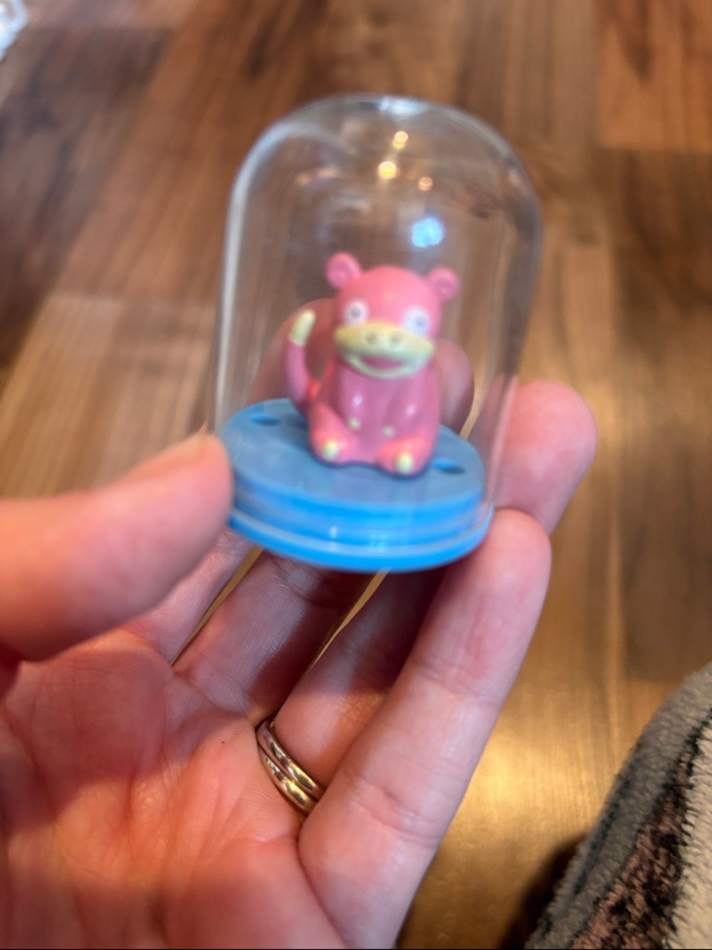 Pokemon Capsule Figure Slowpoke 2000 Nintendo Dome Display Case